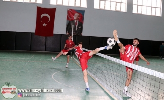 Ayak Tenisi Sporcuları Rektör Elmacı'yı Ziyaret Etti