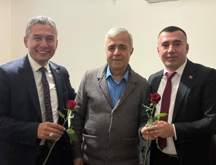  Amasya'da Anlamlı Öğretmenler Günü Ziyareti: MHP Teşkilatından Eğitime Destek Mesajı