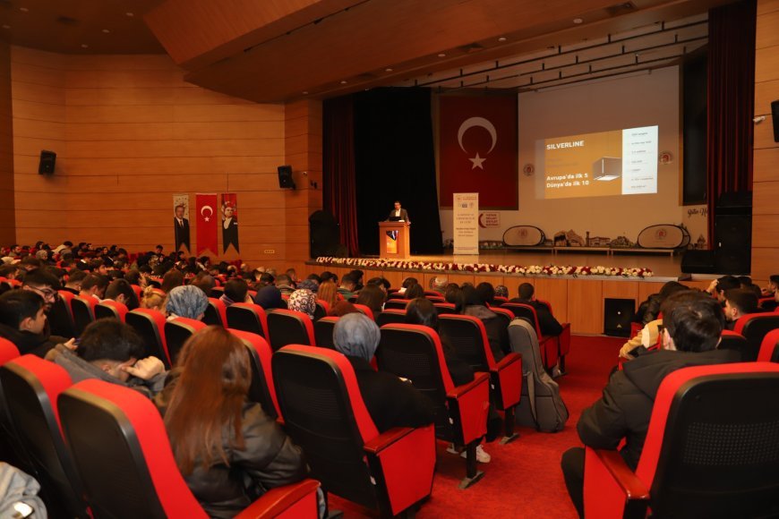 Amasya Üniversitesi’nde Kariyer Konferansı Düzenlendi
