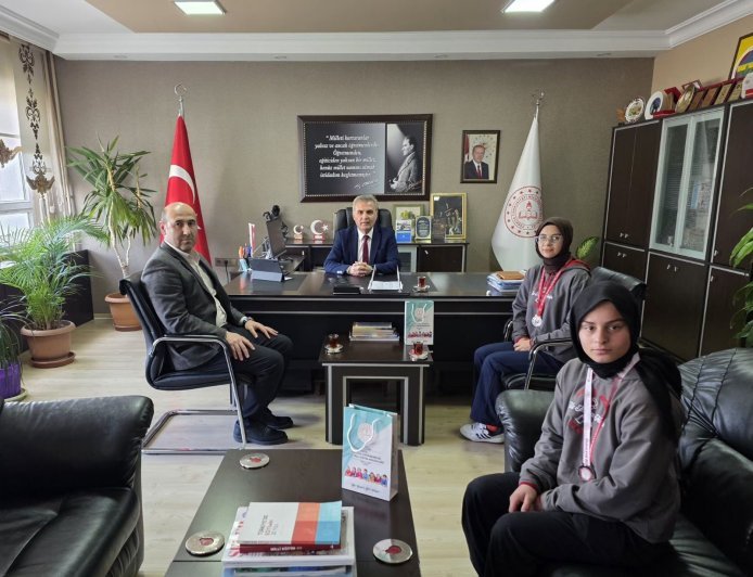 Amasyalı İmam Hatipli Kızlardan Çifte Gurur: Türkiye İkinciliği